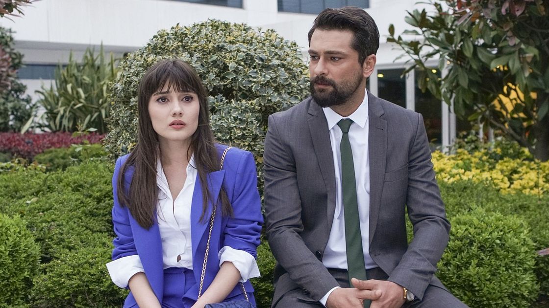 Zeynep e Alihan in una scena di Forbidden Fruit 2