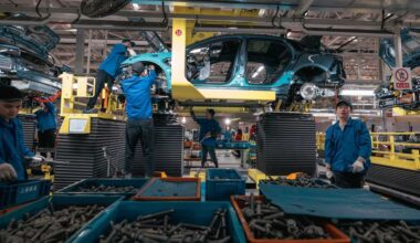 Ursula leva i dazi e spalanca le porte alle auto elettriche made in Cina - La Verità