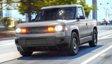 Jeff Bezos ha successo anche quando si mettere a vendere auto: boom di prenotazioni per il suo pick-up