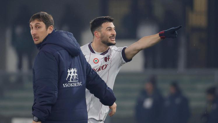 Orsolini festeggia la rete del momentaneo pareggio tra Verona e Bologna