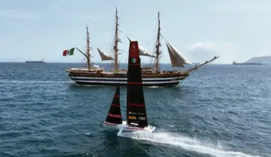 La prima regata dell’America’s Cup in Sardegna, Todde: «Vetrina eccezionale». Cuccureddu: «Ricadute milionarie»