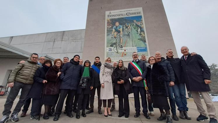 Inaugurazione della gigantografia dedicata a Sante Gaiardoni a Villafranca (foto Tomelleri)