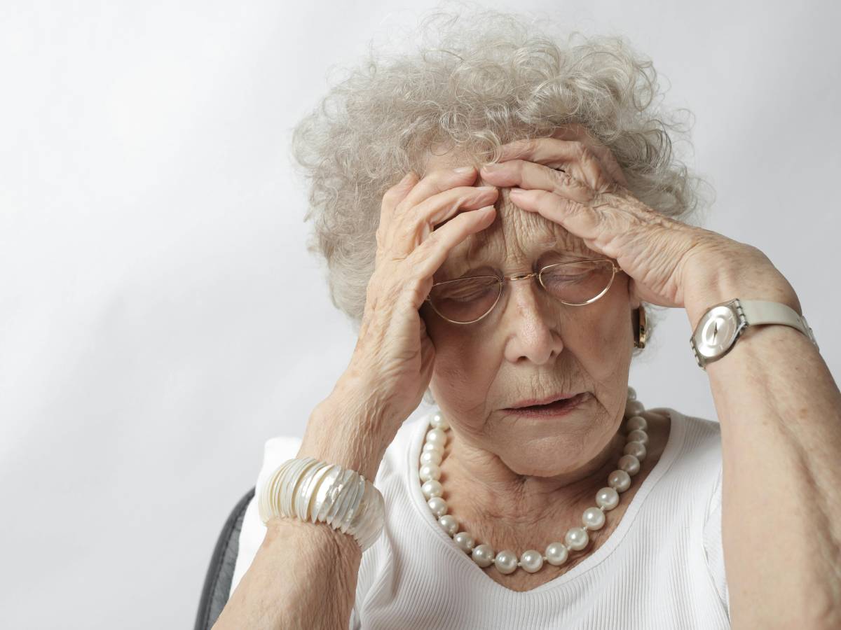 Alzheimer, gli occhiali intelligenti che rivoluzionano la vita dei pazienti: come funzionano e quanto costano