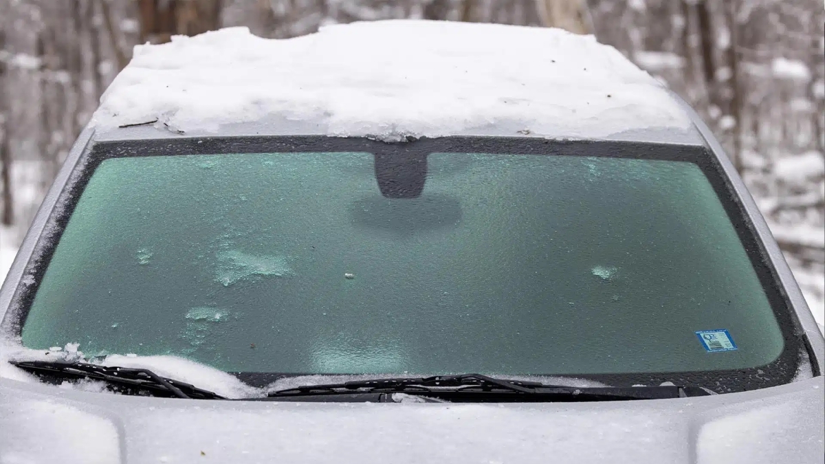 Ecco il parabrezza rivoluzionario che scioglie il ghiaccio in pochi secondi. Come funziona