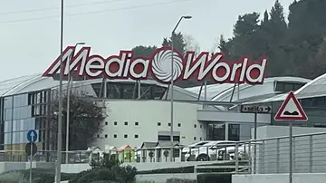 Mediaworld chiuderà a Pesaro: sede grande, costi alti. L’incognita sul futuro dei sedici dipendenti