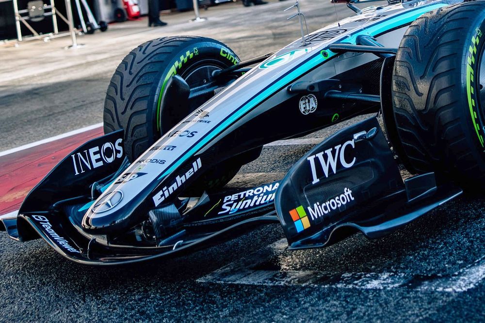 Mercedes W17 a Barcellona: si notino i piccoli fili gialli sull'ultimo flap