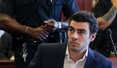 A New York un uomo ha cercato di far uscire Luigi Mangione dal carcere, fingendosi un agente dell'FBI