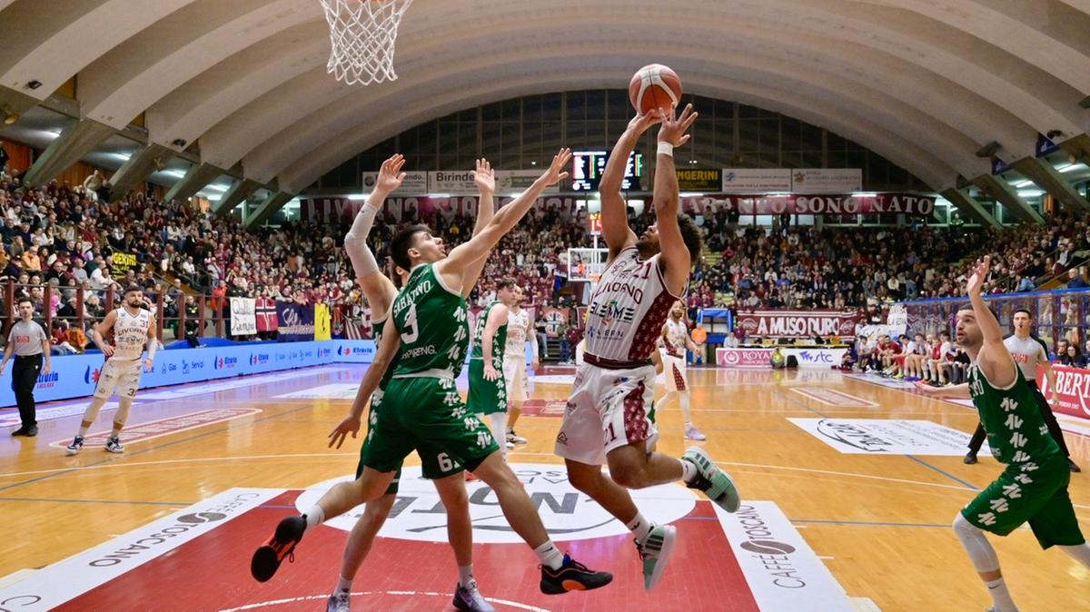 Basket serie A2, tifosi. Prevendita per il derby con Cento