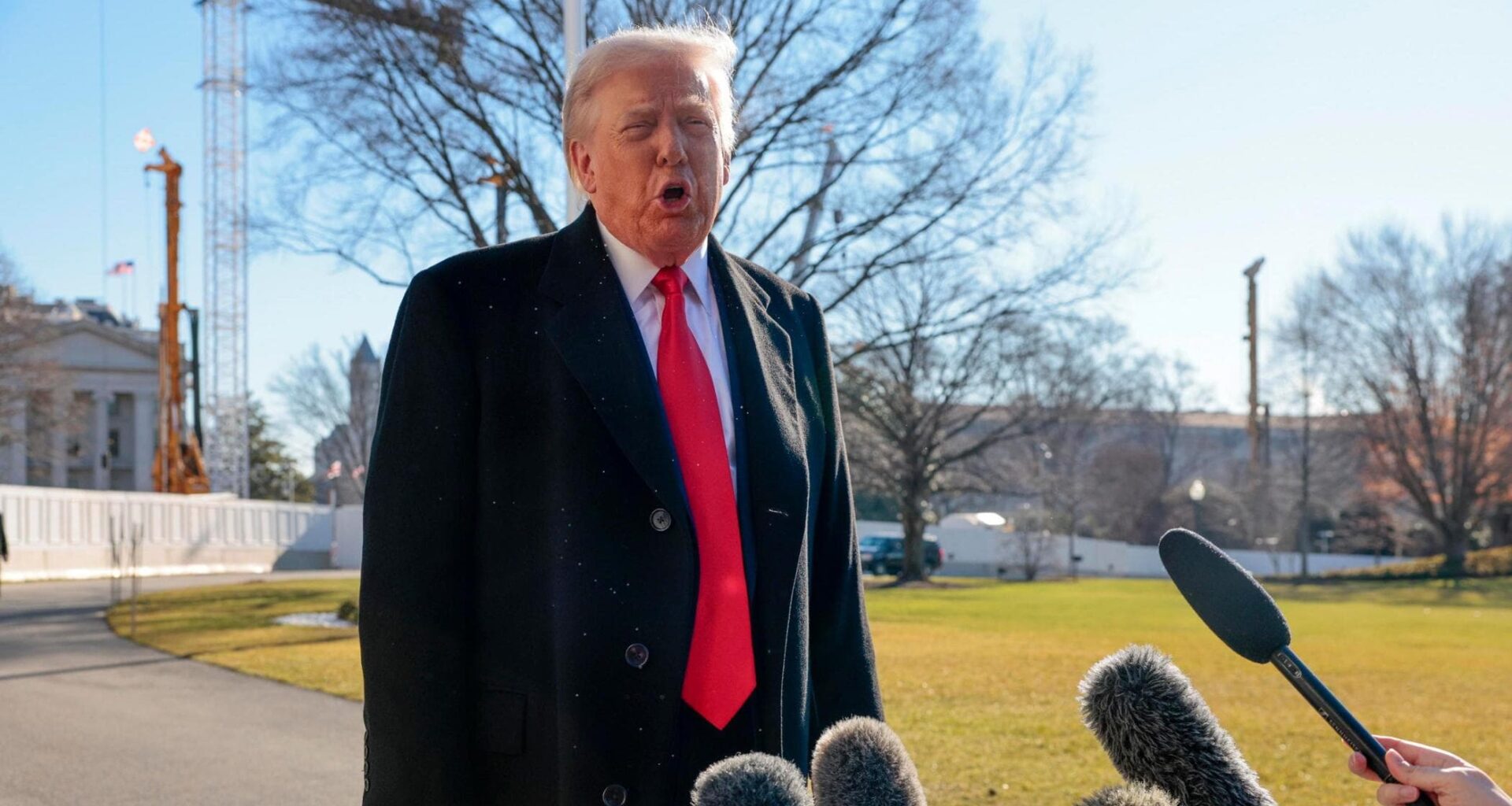 Trump tira dritto contro Powell: “Budget Fed sforato di miliardi, o è corrotto o è incompetente” - la Repubblica