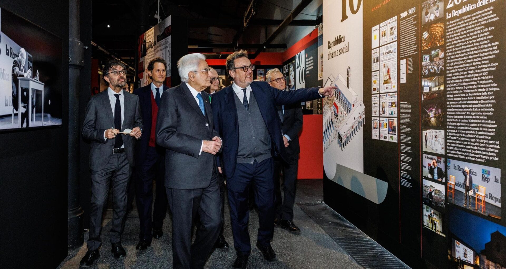 La mostra per i 50 anni di Repubblica al Mattatoio: le news di oggi in diretta