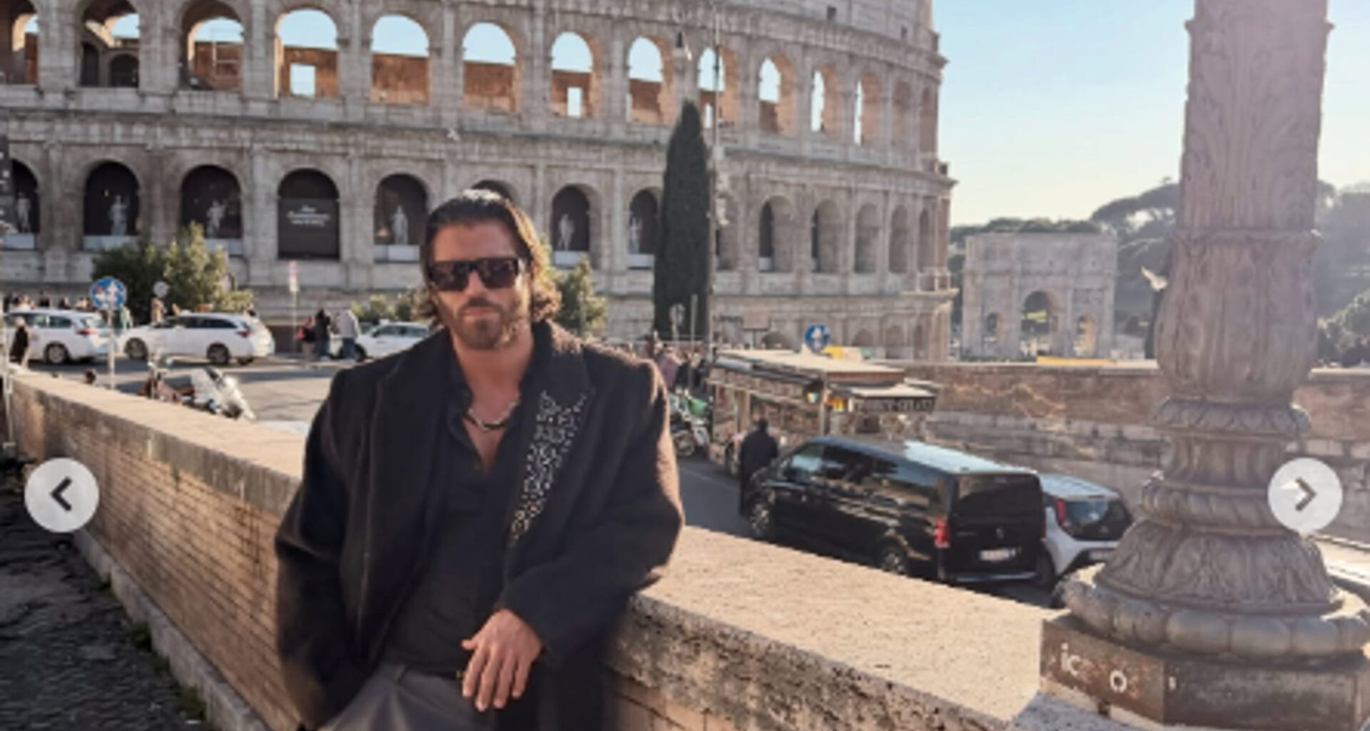 Can Yaman, le foto al Colosseo: “Ma quali sostanze, sono già tornato in Italia”