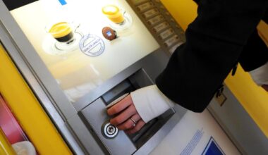 Licenziato dopo aver preso resto da 1,60 euro da macchinetta del caffè: risarcito con 18 mensilità - la Repubblica