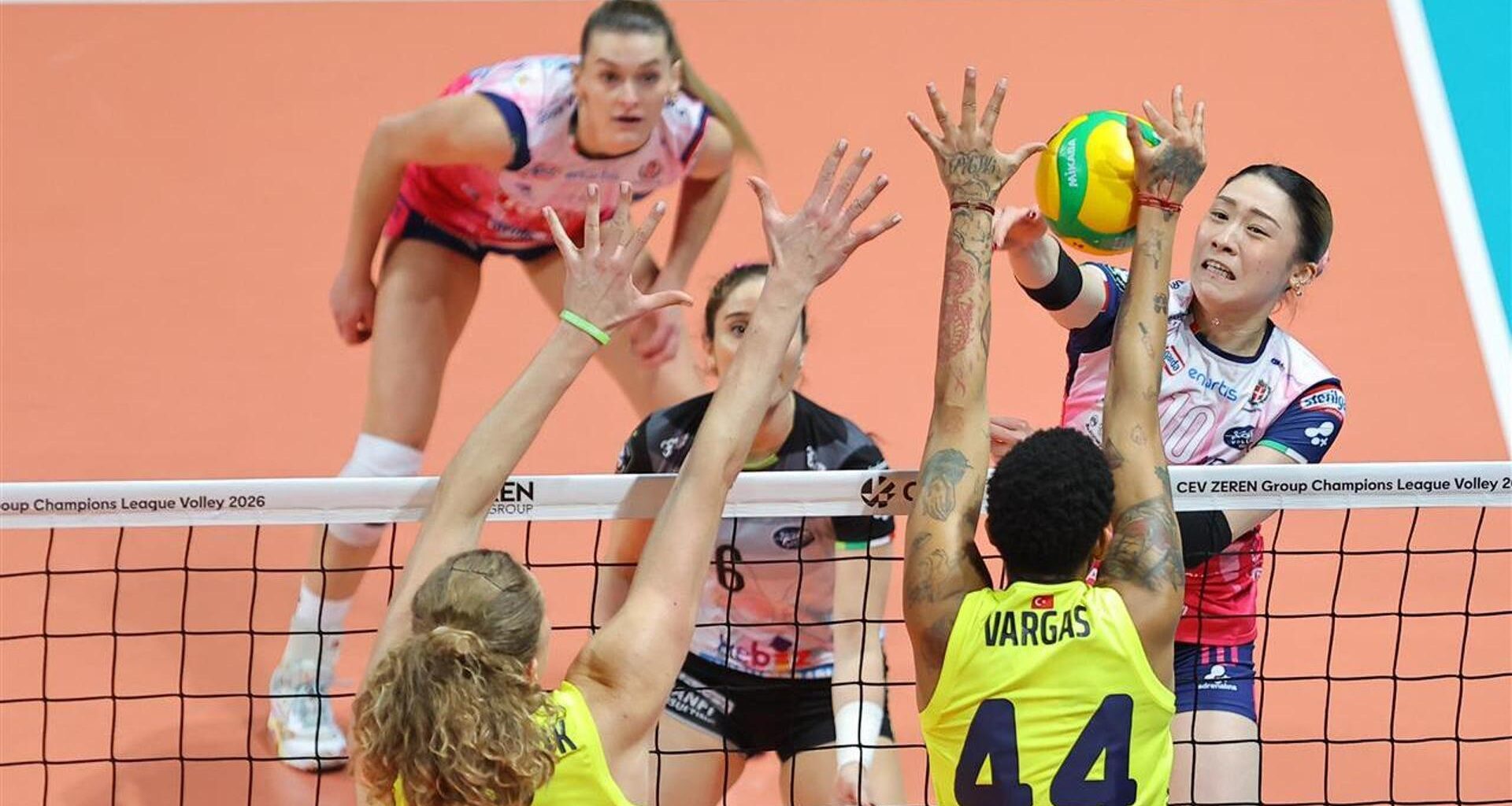Volley femminile, alla Igor il coraggio non basta: il Fenerbahce la spunta al tie break