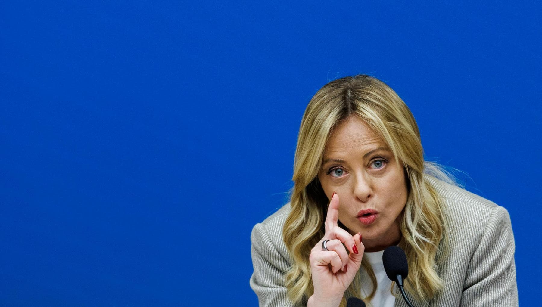 La premier, i cittadini e le spie