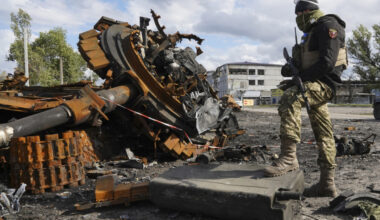 Ucraina in ginocchio, Kiev ammette: "I russi avanzano verso Pokrovsk con la tattica di uno alla volta"