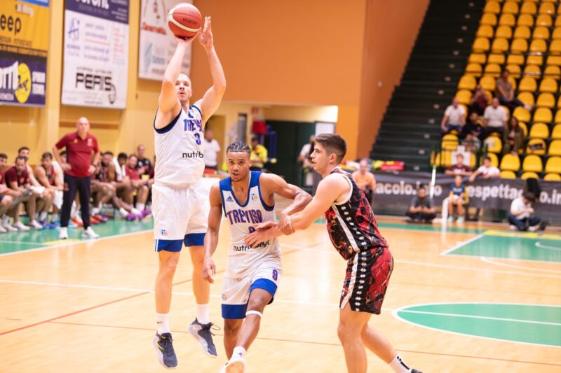 Debutto nel derby per la Nutribullet di coach Nicola