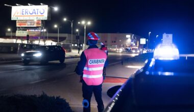 Incinta di otto mesi rinchiusa nel bagagliaio dal marito