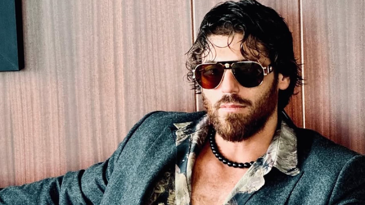 Can Yaman è single, Capodanno a cinque stelle con gli amici: Sara Bluma sempre più lontana