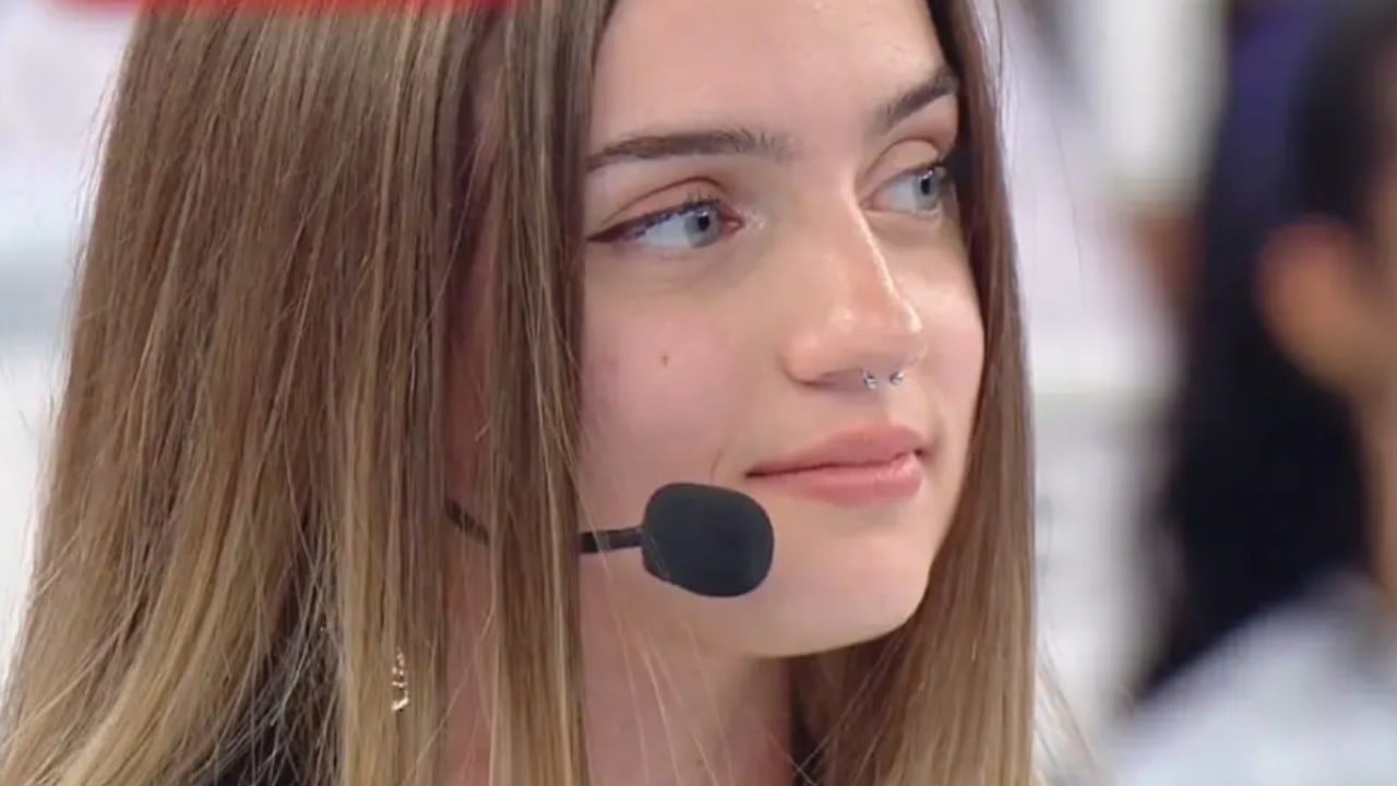 Amici 25, le pagelle della puntata di domenica 11 gennaio: Flavia lascia la scuola tra le polemiche, Kiara vola alto!