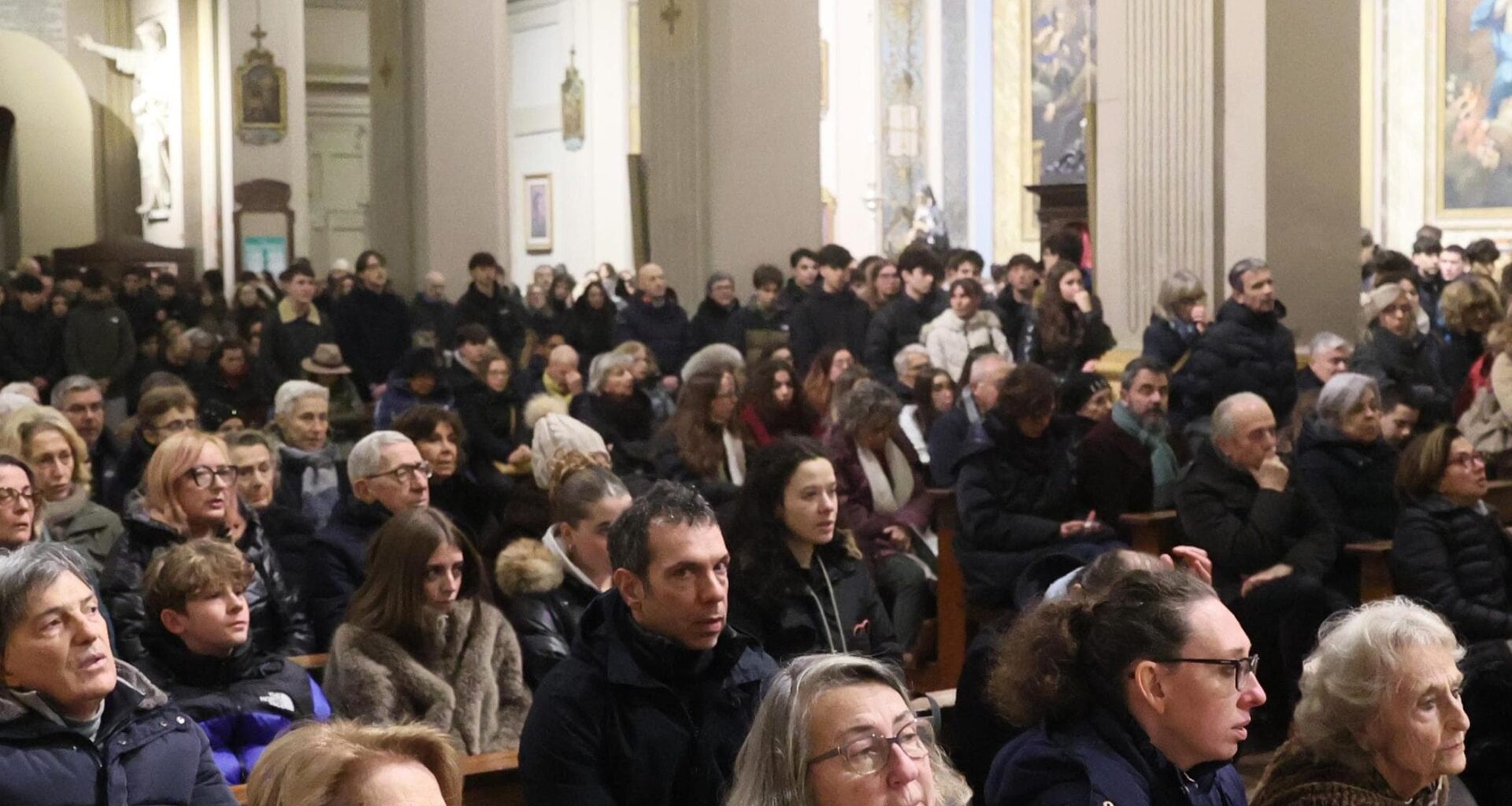 Amici, parenti, prof: centinaia in lacrime alla veglia per ricordare Giovanni Tamburi - la Repubblica