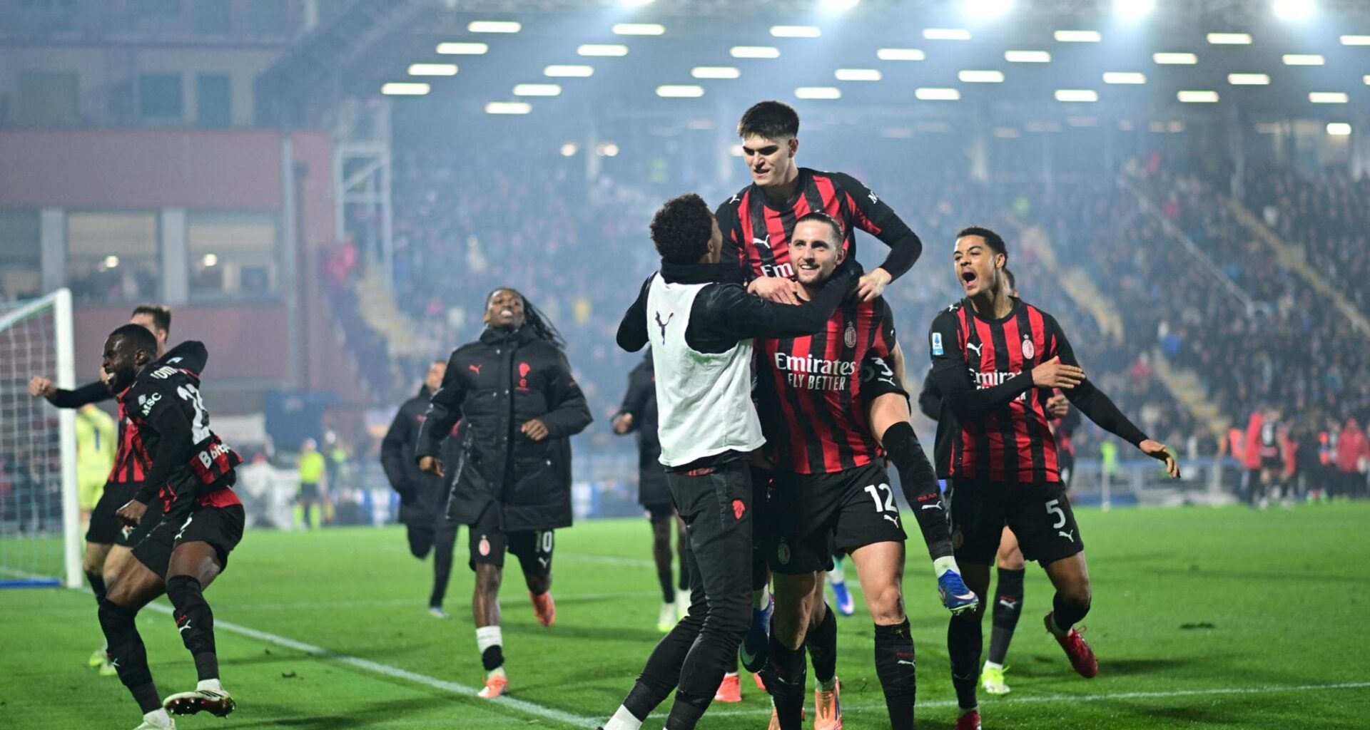Maignan para, Nkunku e Rabiot segnano: il Milan soffre ma vince 3-1 a Como - la Repubblica
