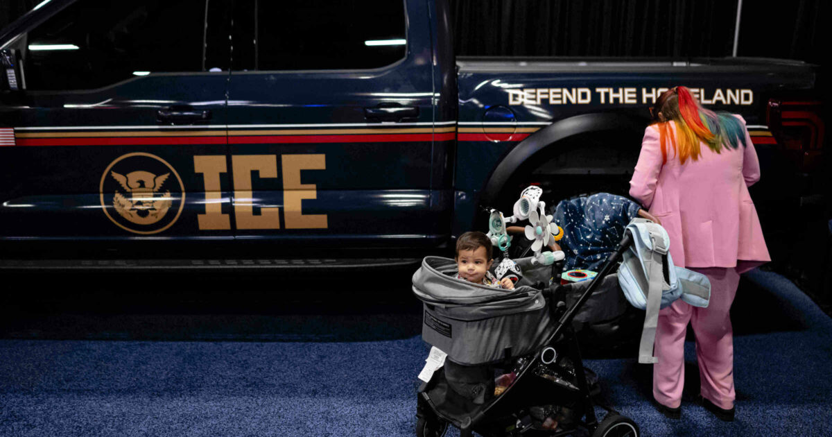 Minneapolis, agenti dell'immigrazione ICE sparano e uccidono una donna