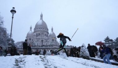 Emergenza neve in Francia e Olanda: 5 morti e 400 voli cancellati