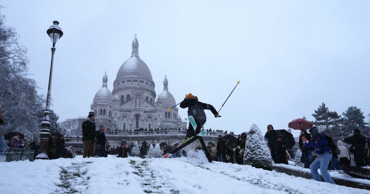 Emergenza neve in Francia e Olanda: 5 morti e 400 voli cancellati