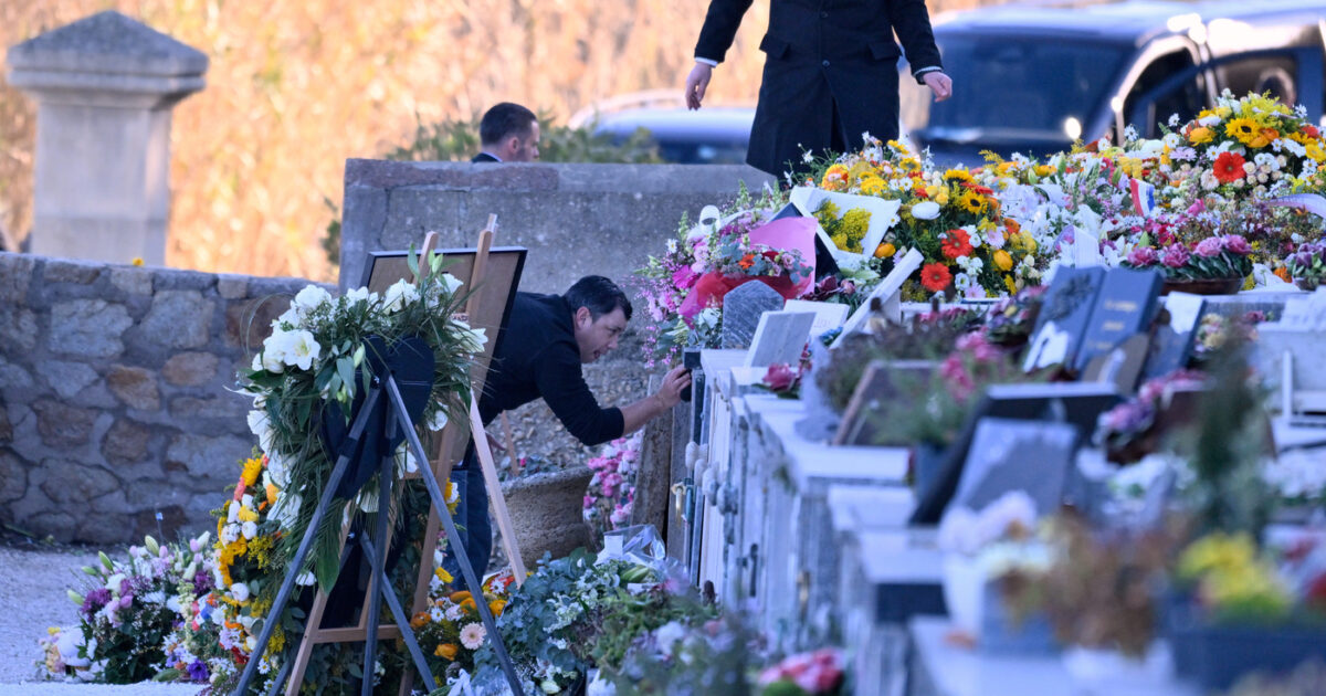 "Brigitte Bardot voleva essere seppellita nel giardino di casa con i suoi animali, non al cimitero di Saint-Tropez. Le sue ultime parole? Pio pio, come un piccolo pulcino"