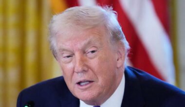 Trump minaccia dazi contro Paesi ostili al controllo USA della Groenlandia