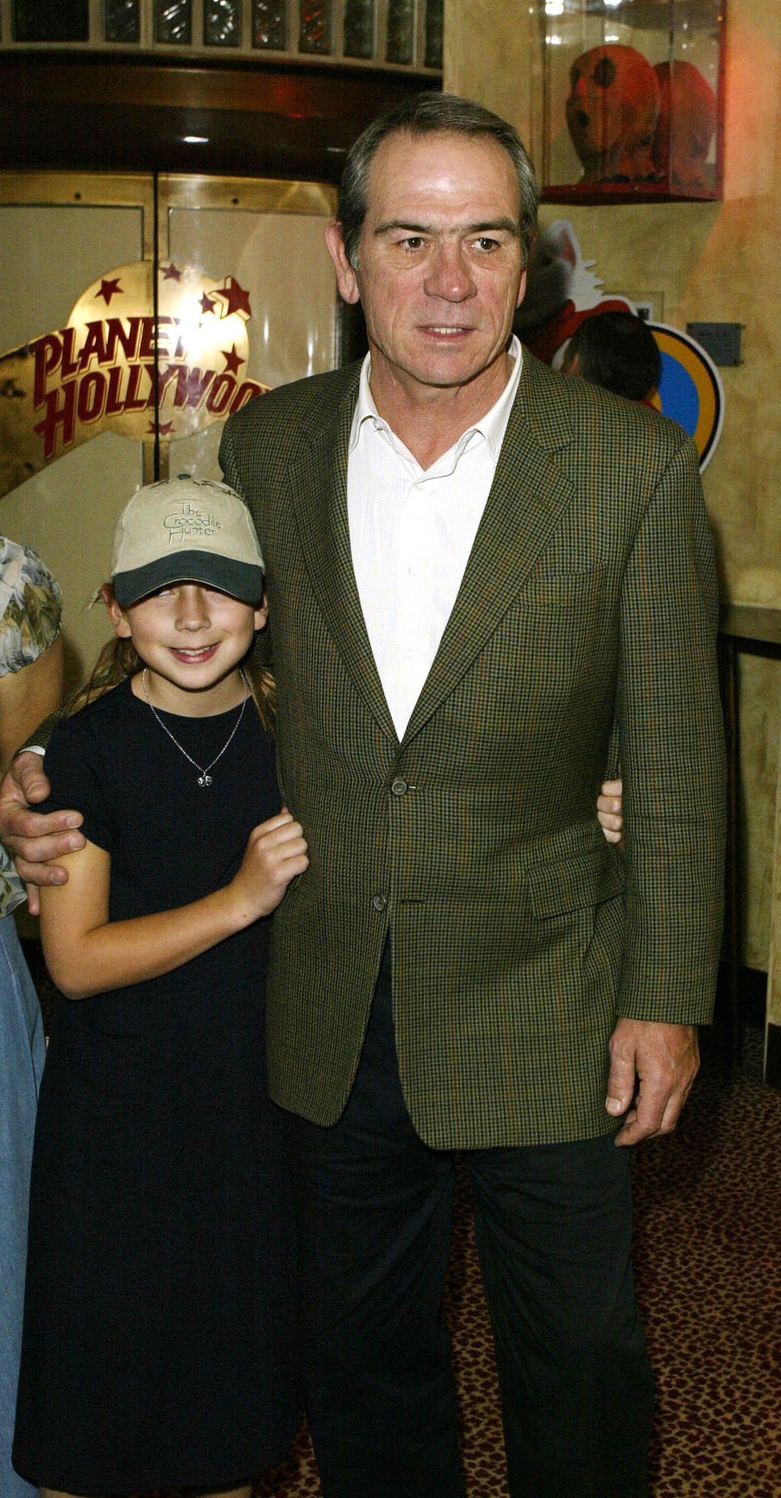 Tommy Lee Jones con la figlia Victoria nel 2002.