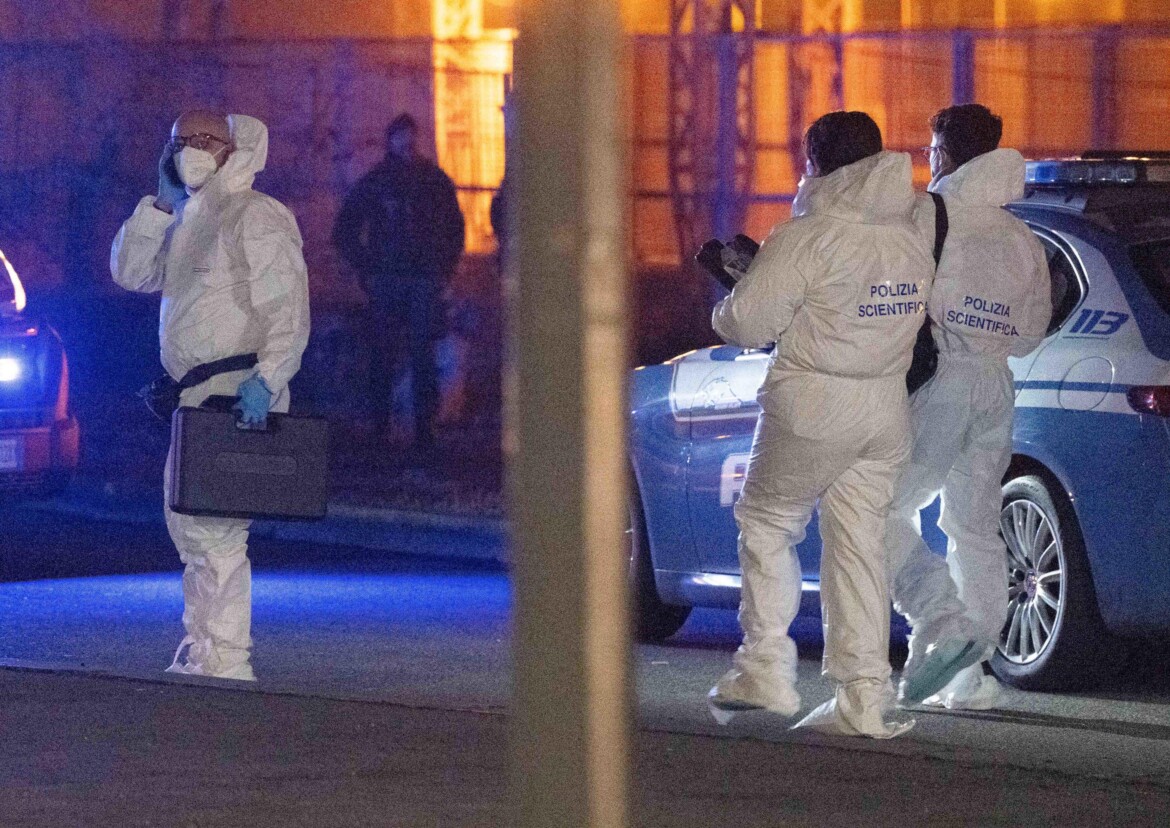 Membri dell’Ice presidiano il luogo dell’uccisione di Alex Jeffrey Pretti foto Ap