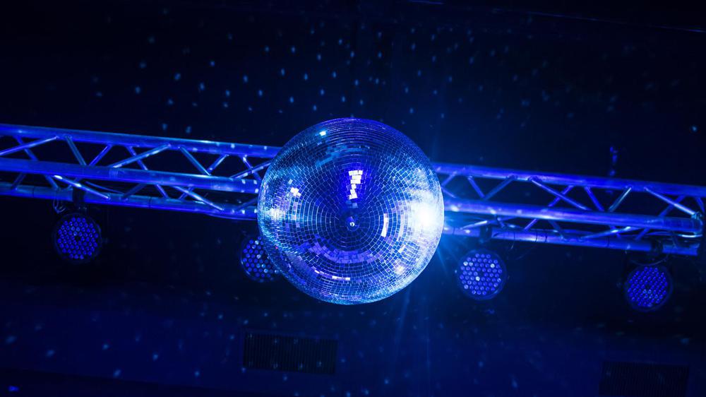 Dopo la tragedia di Crans-Montana, più controlli nei locali ticinesi? - RSI Radiotelevisione svizzera