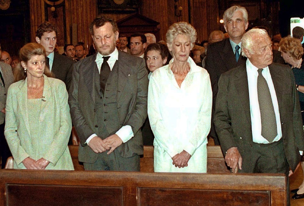 Da destra, Gianni Agnelli, sua moglie Marella Caracciolo Agnelli, il figlio Edoardo e la figlia Margherita in una chiesa a Torino, Italia, il luglio 1999. Il patron della FIAT morì 4 anni dopo.