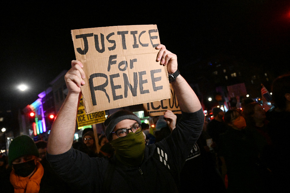 La donna uccisa a Minneapolis e lo sdegno dei vescovi Usa: preghiere e giustizia