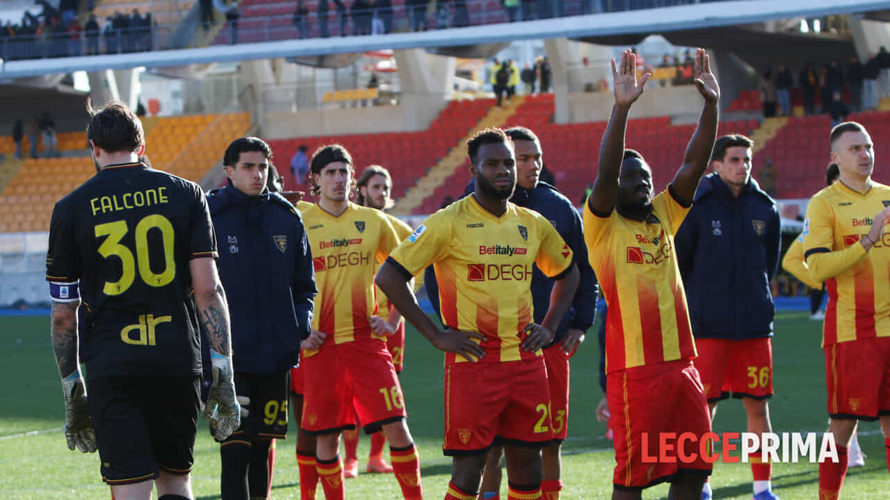 Un fallo e una reazione ingiustificabili. Il Lecce perde la testa e la partita