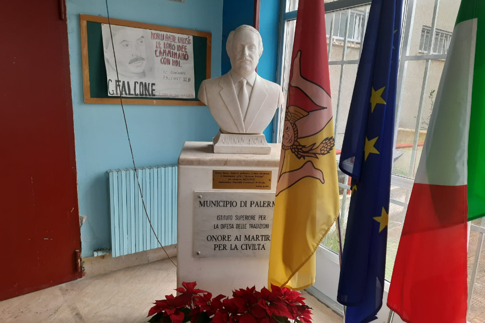 Il nostro viaggio allo Zen di Palermo dopo gli spari alla chiesa: «Non ci arrendiamo»