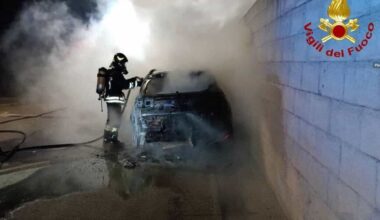 in un caso immortalato autore con la tanica di benzina in mano