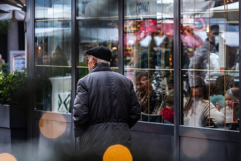 Le 21 simulazioni di ICON-CH2-EPS per le precipitazioni di sabato: la maggior parte sono asciutte sul Ticino. © MeteoSvizzera