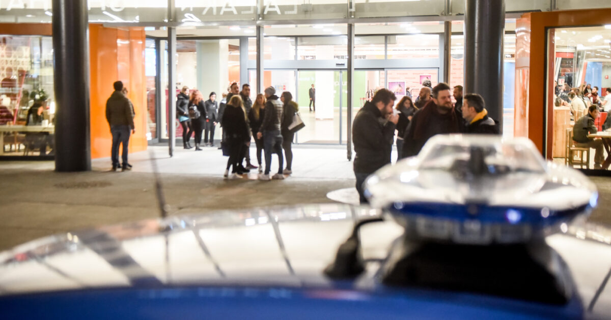 15enne accoltellato al Bicocca Village difendendo amico da rapina | Il Fatto Quotidiano