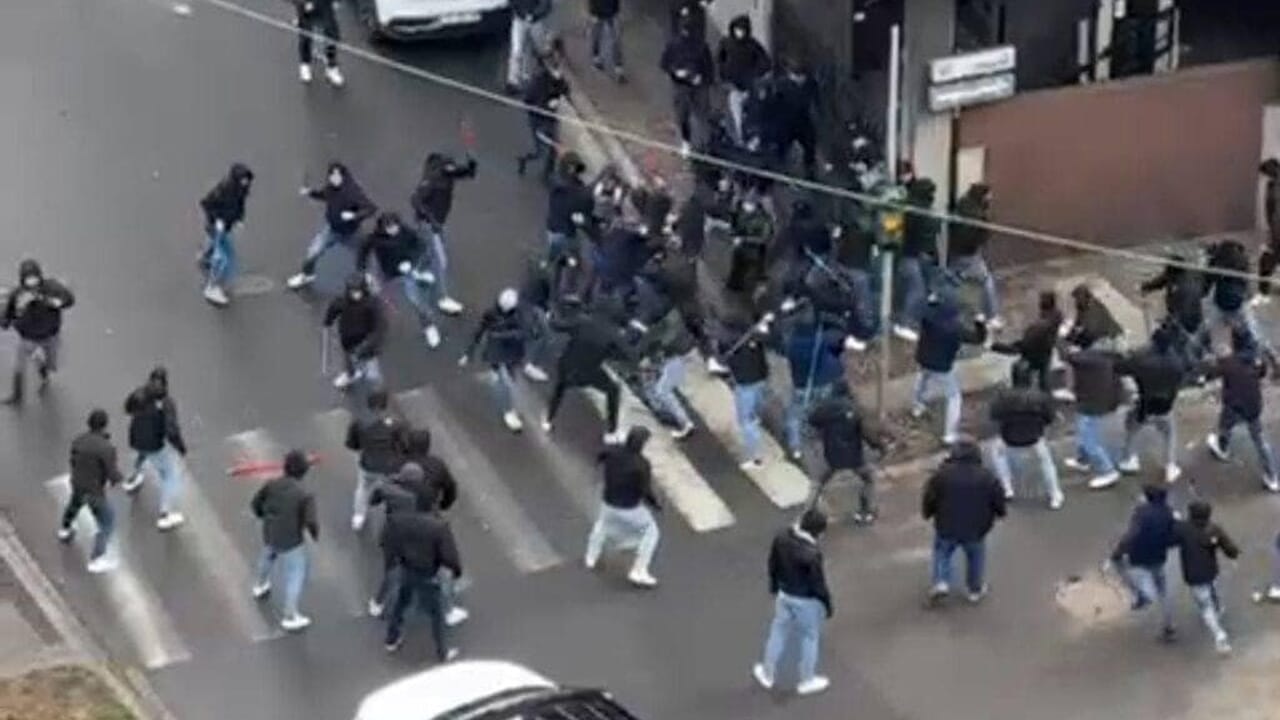 Como-Bologna, rissa tra tifosi e tensioni con la polizia