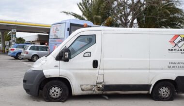 Assalto a portavalori lungo l'autostrada A14, nel Chietino: due mezzi dati alle fiamme, code fino a 10 chilometri