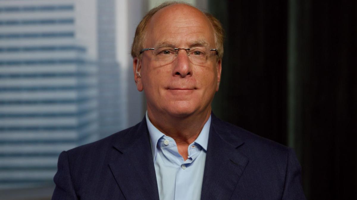 Larry Fink e la sfida di Davos: l’uomo d’affari più potente al mondo salverà l’Occidente dalla furia del suo amico Trump?