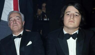 Christian De Sica compie 75 anni: fu compagno di scuola di Carlo Verdone, ha lavorato come cameriere, chi è la moglie Silvia, 7 segreti