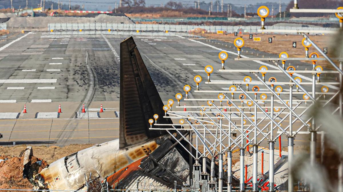 Incidente aereo in Corea, 179 persone «uccise dal muro in fondo alla pista: quelle morti potevano essere evitate»