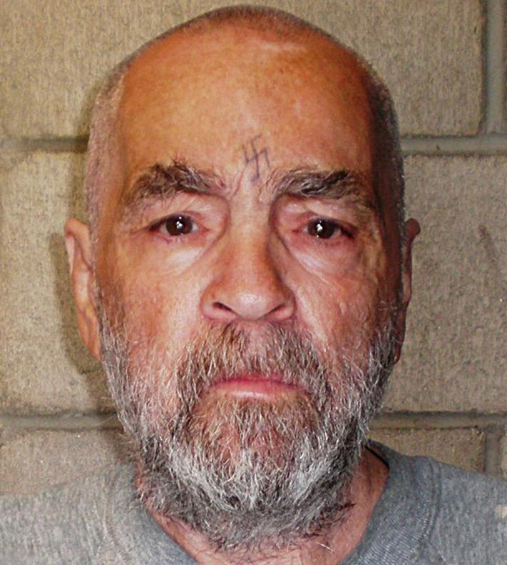Charles Manson, la «famiglia» e il ruolo del governo Usa dietro gli omicidi Tate-LaBlanca: la ricostruzione nel documentario Netflix