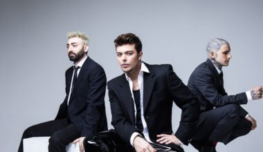 Capodanno, i The Kolors si esibiscono a Bari ma dopo un'ora sono già sul palco a Palermo: online il «mistero» diventa virale