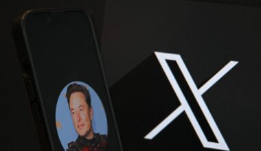 Grok, il chatbot di Musk, sotto accusa: «spoglia» donne e minori