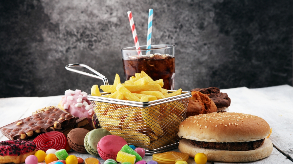 Alimenti ultra processati: riconoscerli e imparare a limitarli perché fanno male. Qualche consiglio utile