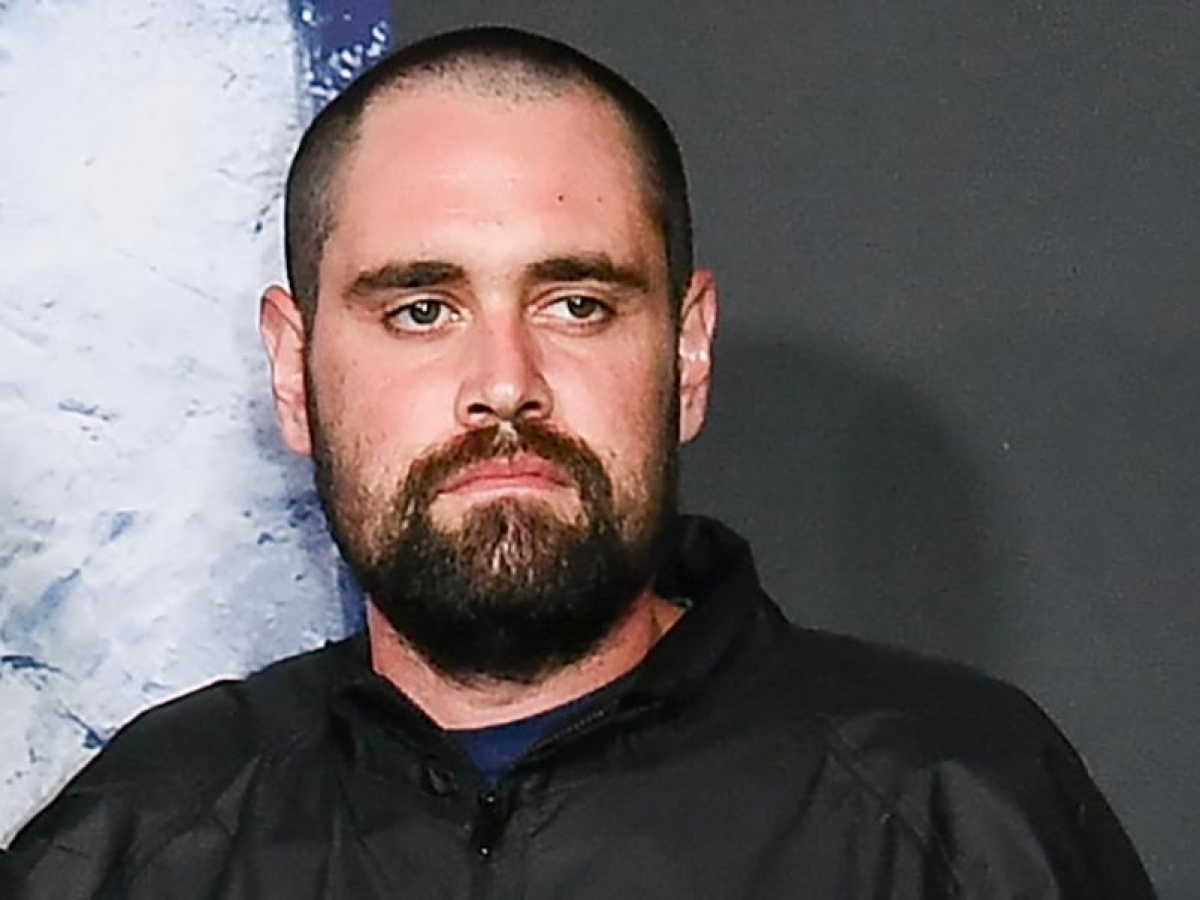 Nick Reiner: per il suo avvocato (che lascia il caso) «non è colpevole». L'ipotesi di un cambio nella terapia per disturbo schizoaffettivo